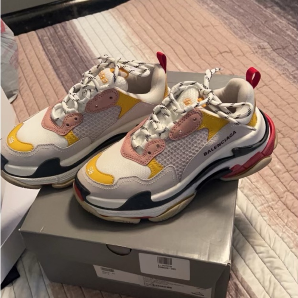 Pre loved Balenciaga Women’s Sneakers Size 38